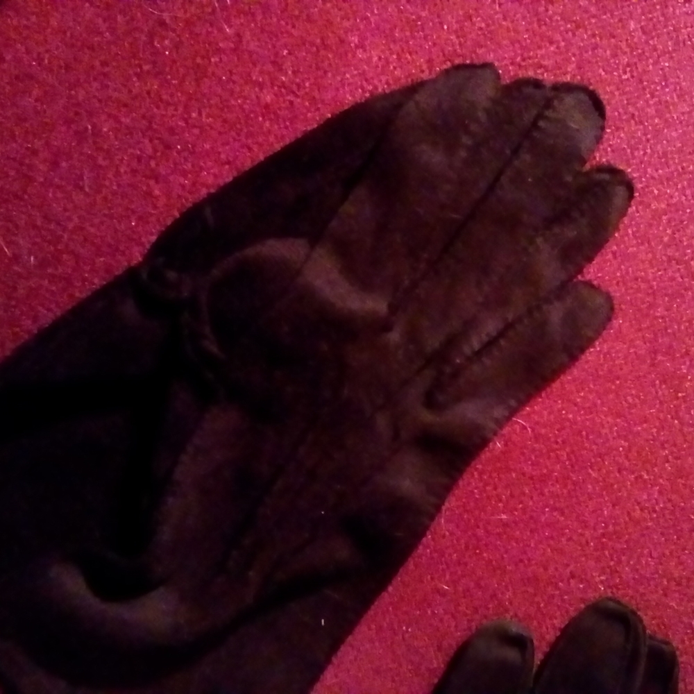 two pair of Vintage ladies gloves size 7 in Black